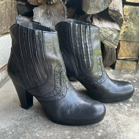 Apepazza Black heeled leather ankle boots with Western-Inspired DesignSz-7.5. Ps - Picture 3 of 9